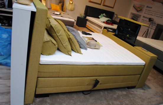 Boxspringbett Napco Beds mit TV im Fußende