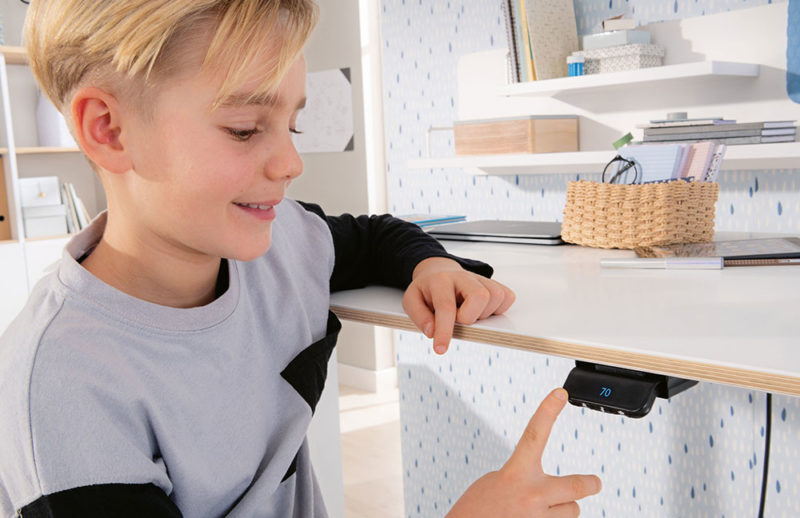 Elektrisch verstellbarer Schreibtisch für Kinder mit Memory-Funktion und Stopp-Funktion